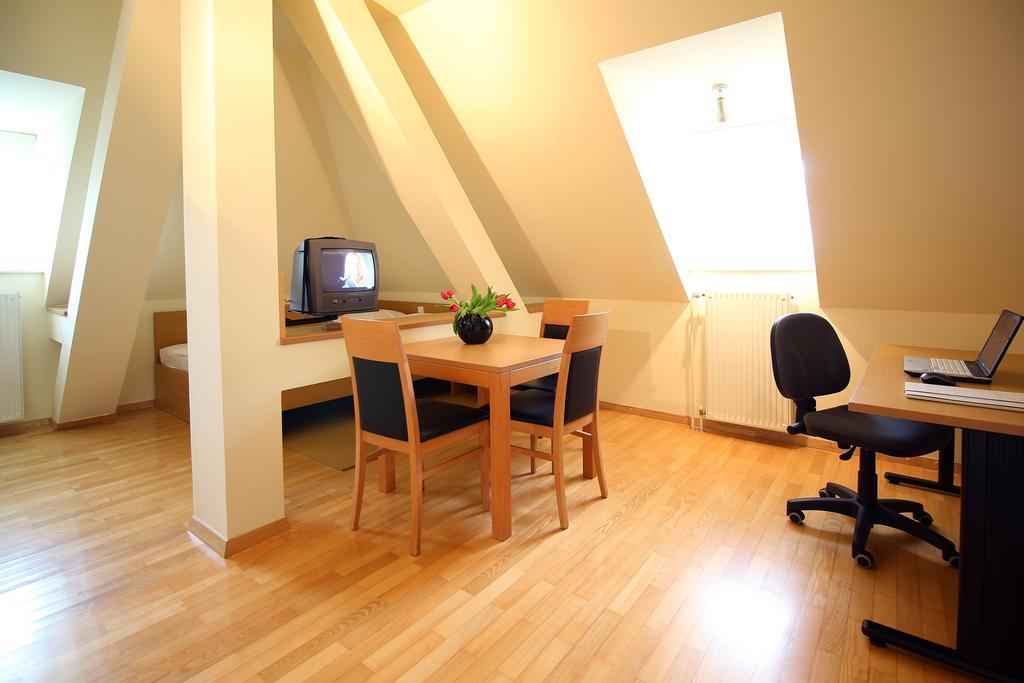 Apartments Villa Boltez Kranj Room photo
