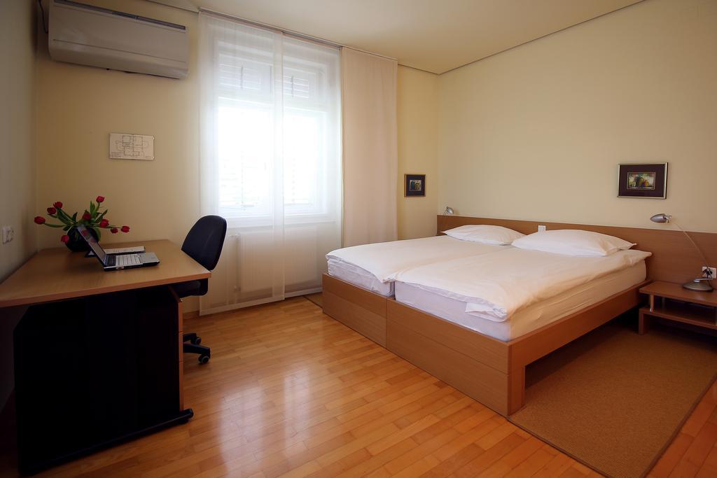 Apartments Villa Boltez Kranj Room photo