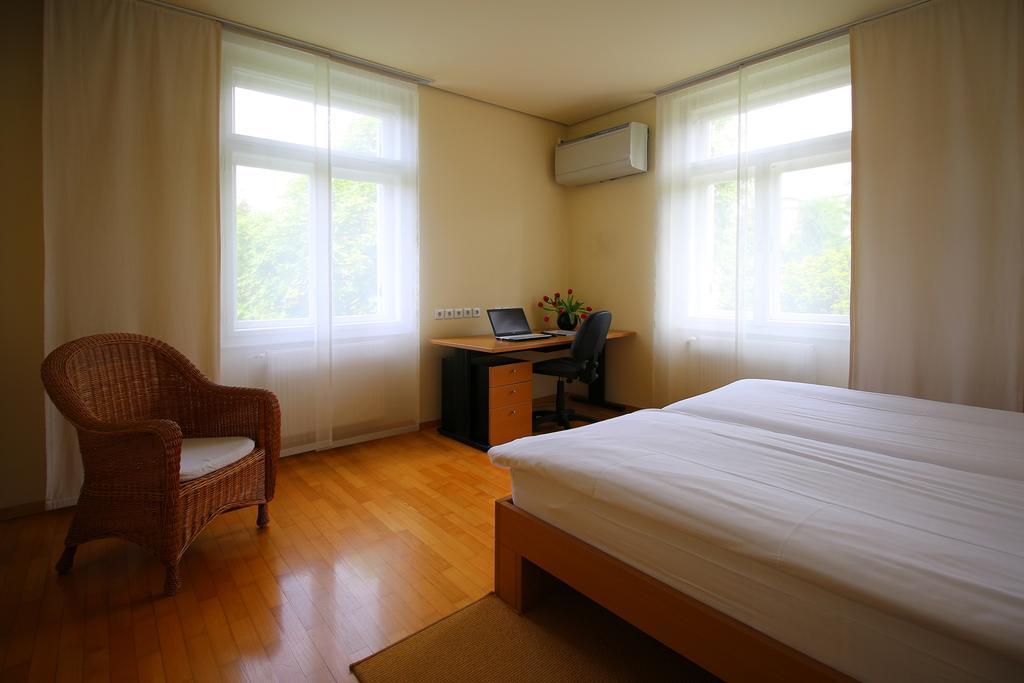 Apartments Villa Boltez Kranj Room photo